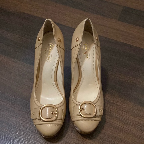 NWOT COACH High Heel Pumps Size 6B - Picture 10 of 16